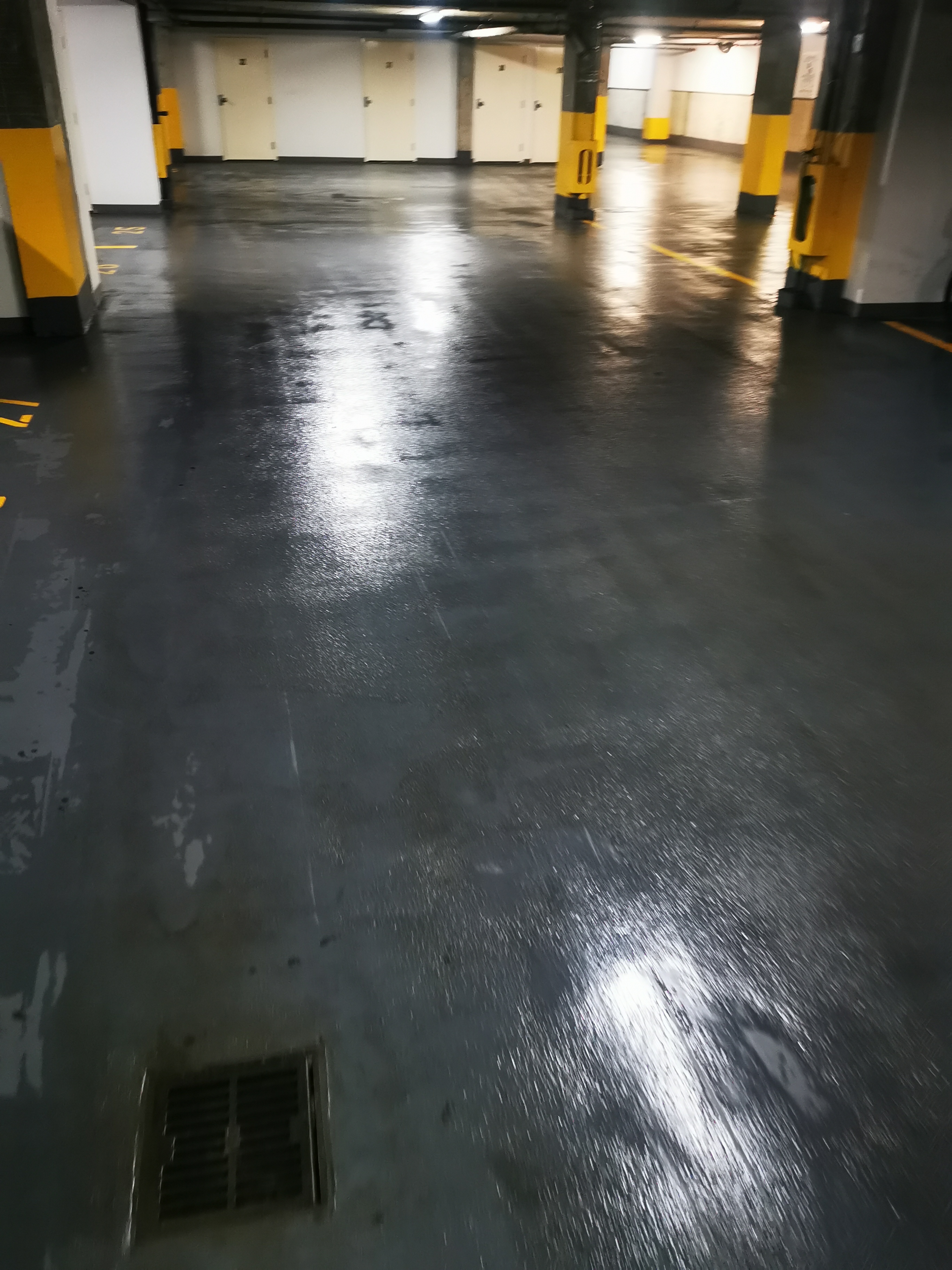 Nettoyage d'un garage (stationnement) d'immeuble